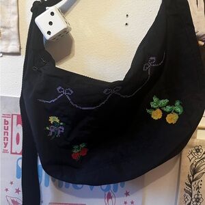 BAGGU crossstitch medium crescent bag